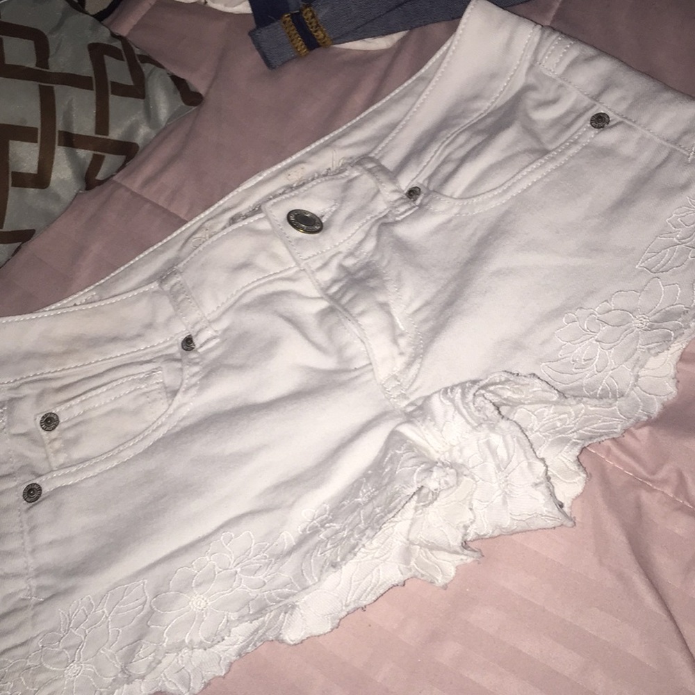 White floral American eagle shorts
